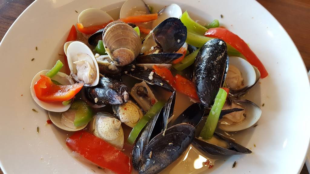 Catfish Charlies | restaurant | 1630 E 16th St, Dubuque, IA 52001, USA | 5635828600 OR +1 563-582-8600