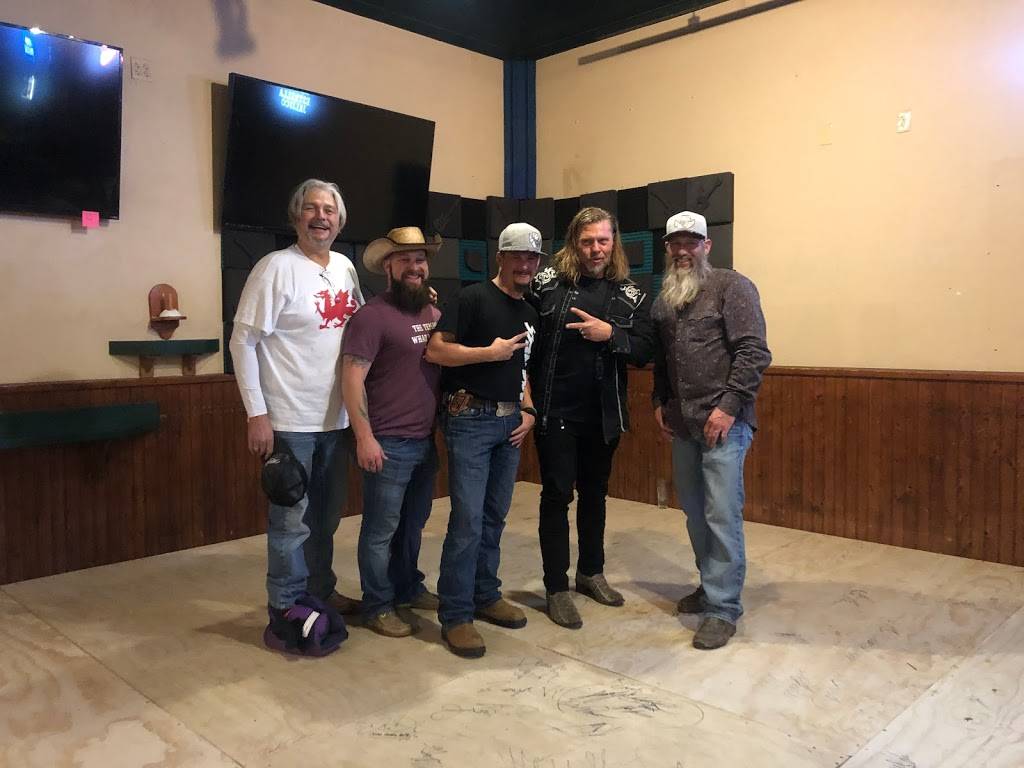 Black Sheep Baa & Grill | restaurant | 211 S Caddo St, Cleburne, TX 76031, USA | 6823171848 OR +1 682-317-1848