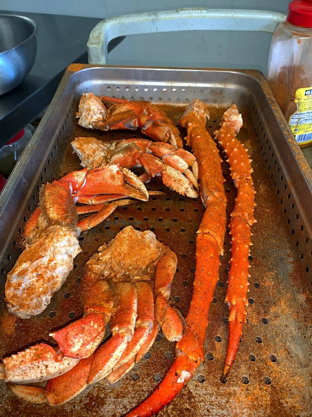 Trap House krab and seafood | restaurant | 2150 Fowler St, Fort Myers, FL 33901, USA | 2392035364 OR +1 239-203-5364