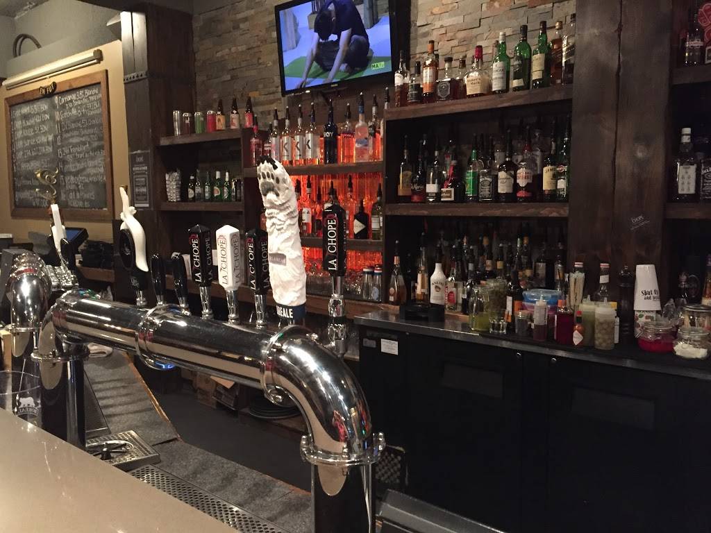 La Chope | restaurant | 316 Rue Saint Georges, Saint-Jérôme, QC J7Z 5A8, Canada | 4505043676 OR +1 450-504-3676