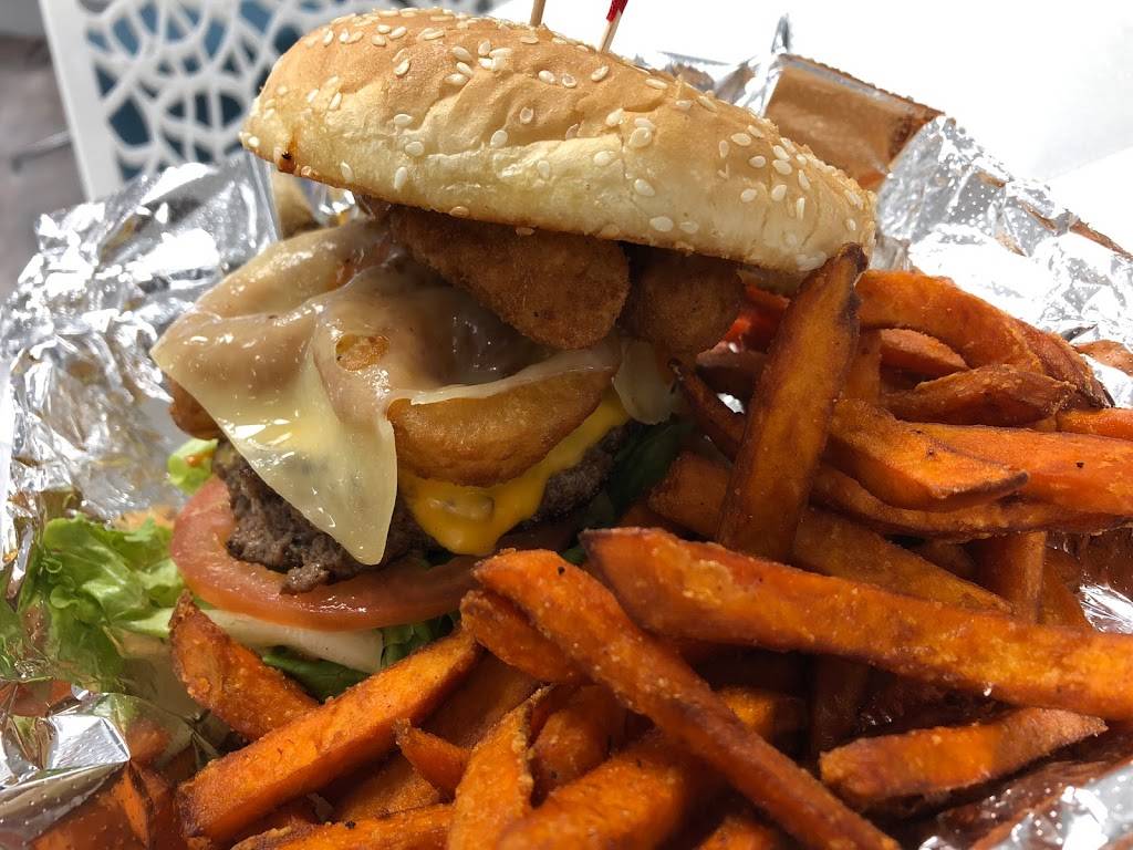 Manhattan Deli & Grill | cafe | 3310 W Big Beaver Rd #172, Troy, MI 48084, USA | 2484800338 OR +1 248-480-0338