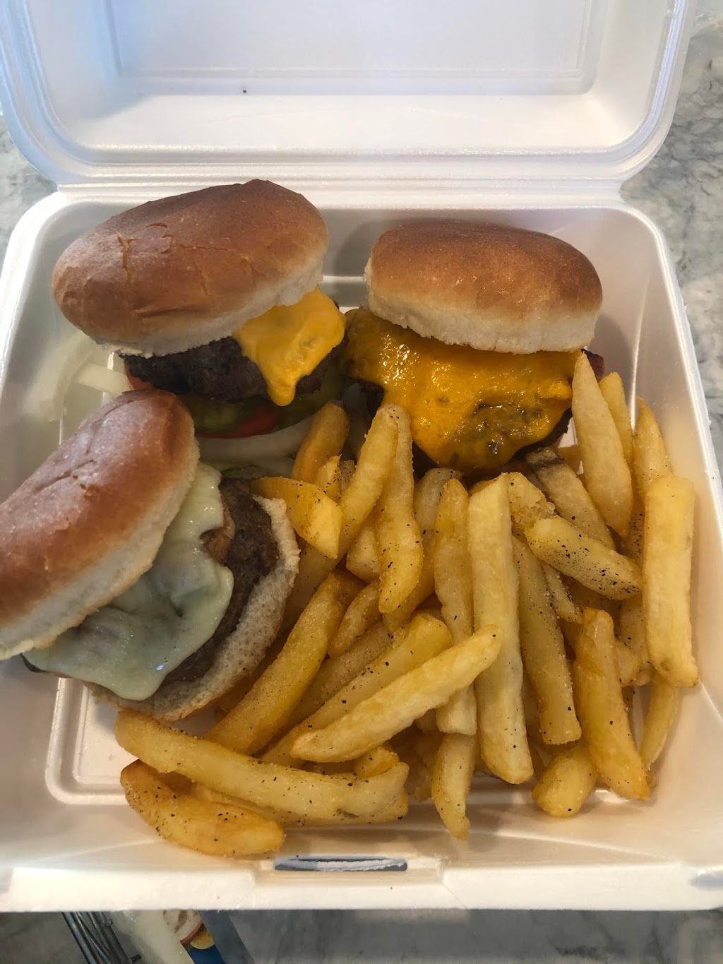 The Tates Place Catering | restaurant | 1818 10th St, Floresville, TX 78114, USA | 2109958215 OR +1 210-995-8215