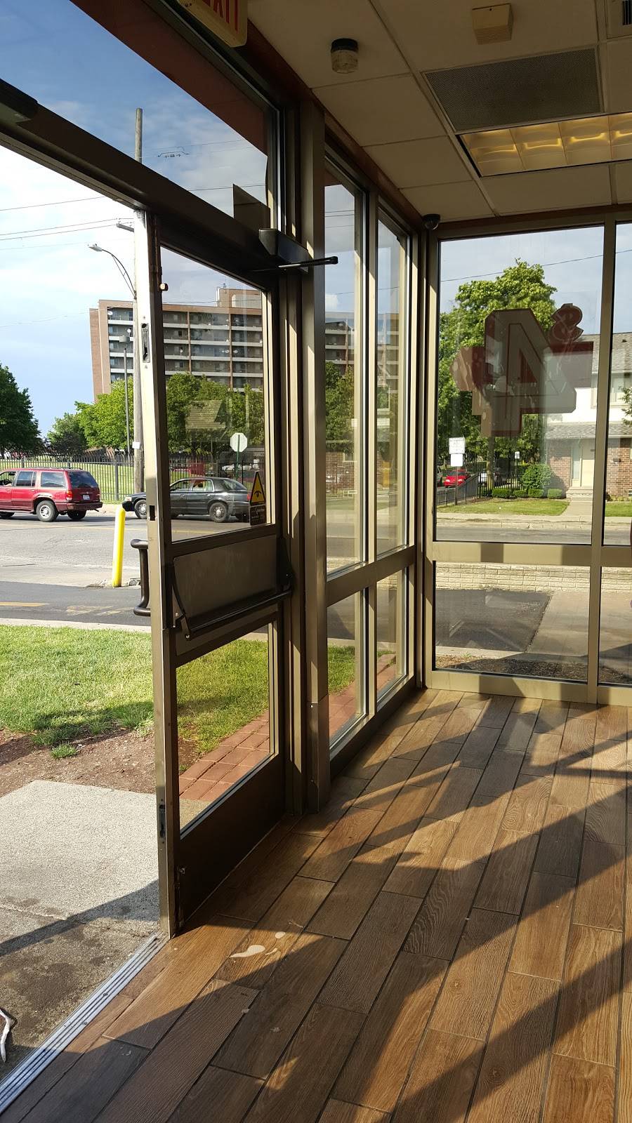 Wendys | restaurant | 7850 Gratiot Ave, Detroit, MI 48213, USA | 3139211772 OR +1 313-921-1772