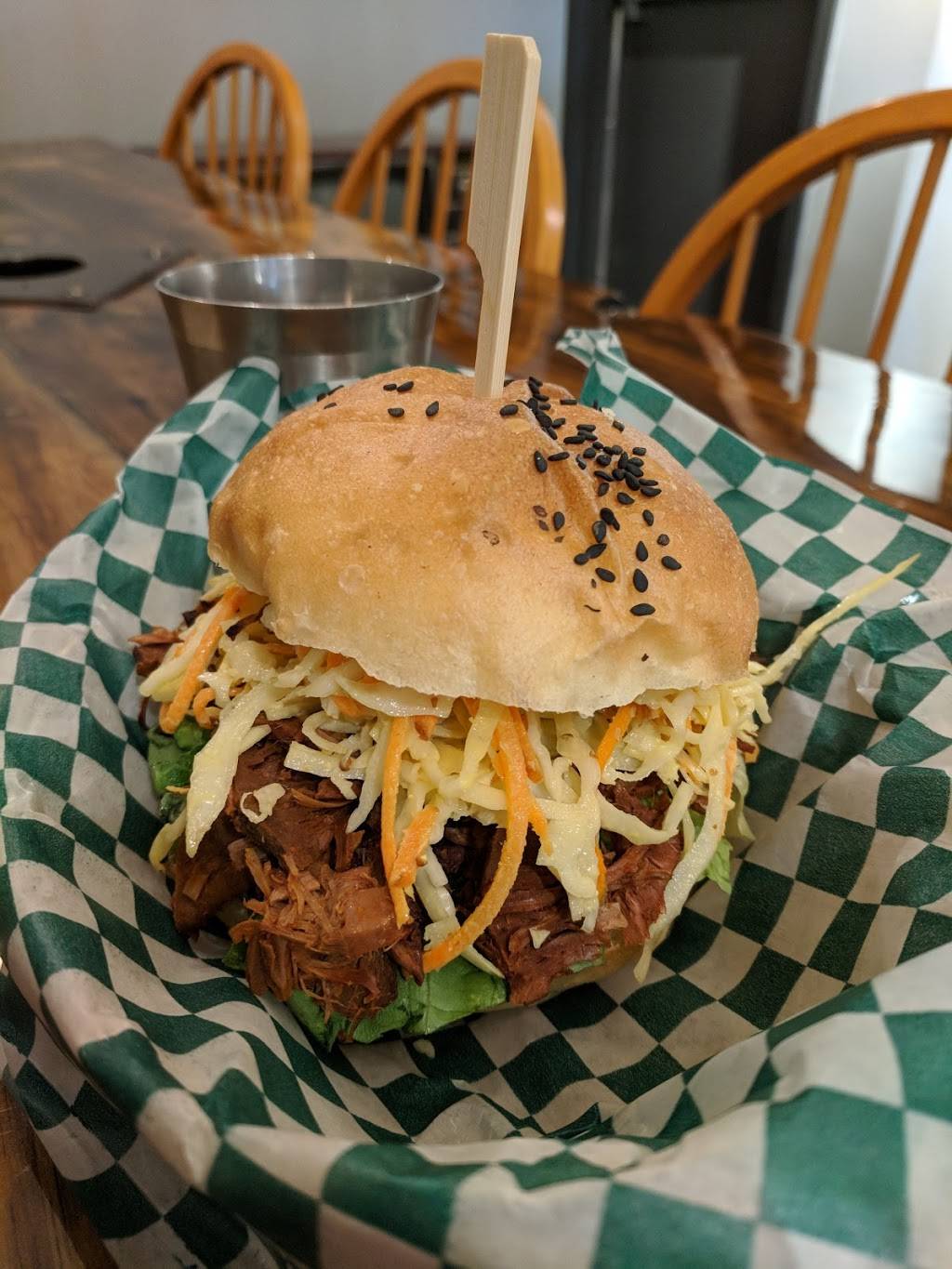 La Panthère Verte | restaurant | 5265 Chemin Queen Mary, Montréal, QC H3W 1Y3, Canada | 4383864449 OR +1 438-386-4449