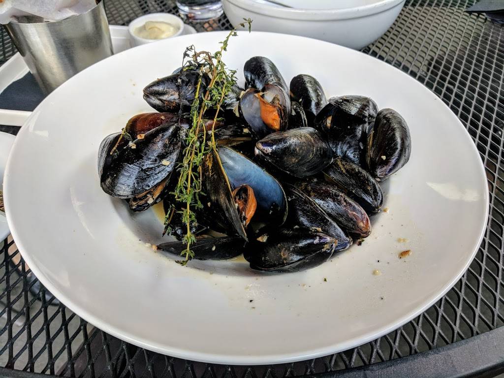 Public Fish & Oyster | restaurant | 513 W Main St, Charlottesville, VA 22903, USA | 4349955542 OR +1 434-995-5542