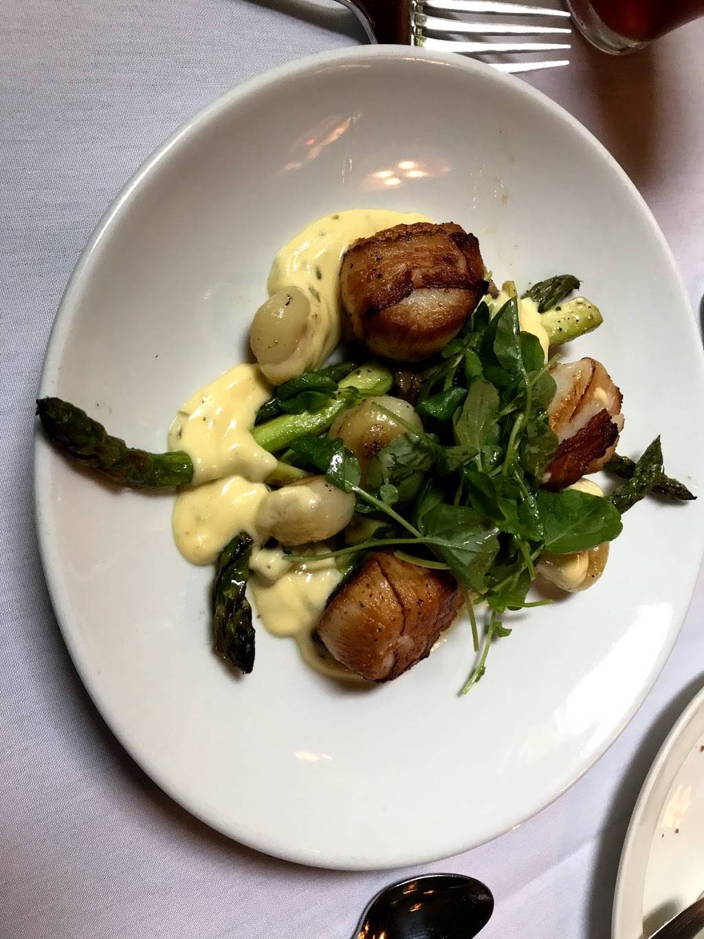 McMenamins Black Rabbit Restaurant | restaurant | 2126 SW Halsey St, Troutdale, OR 97060, USA | 5034923086 OR +1 503-492-3086