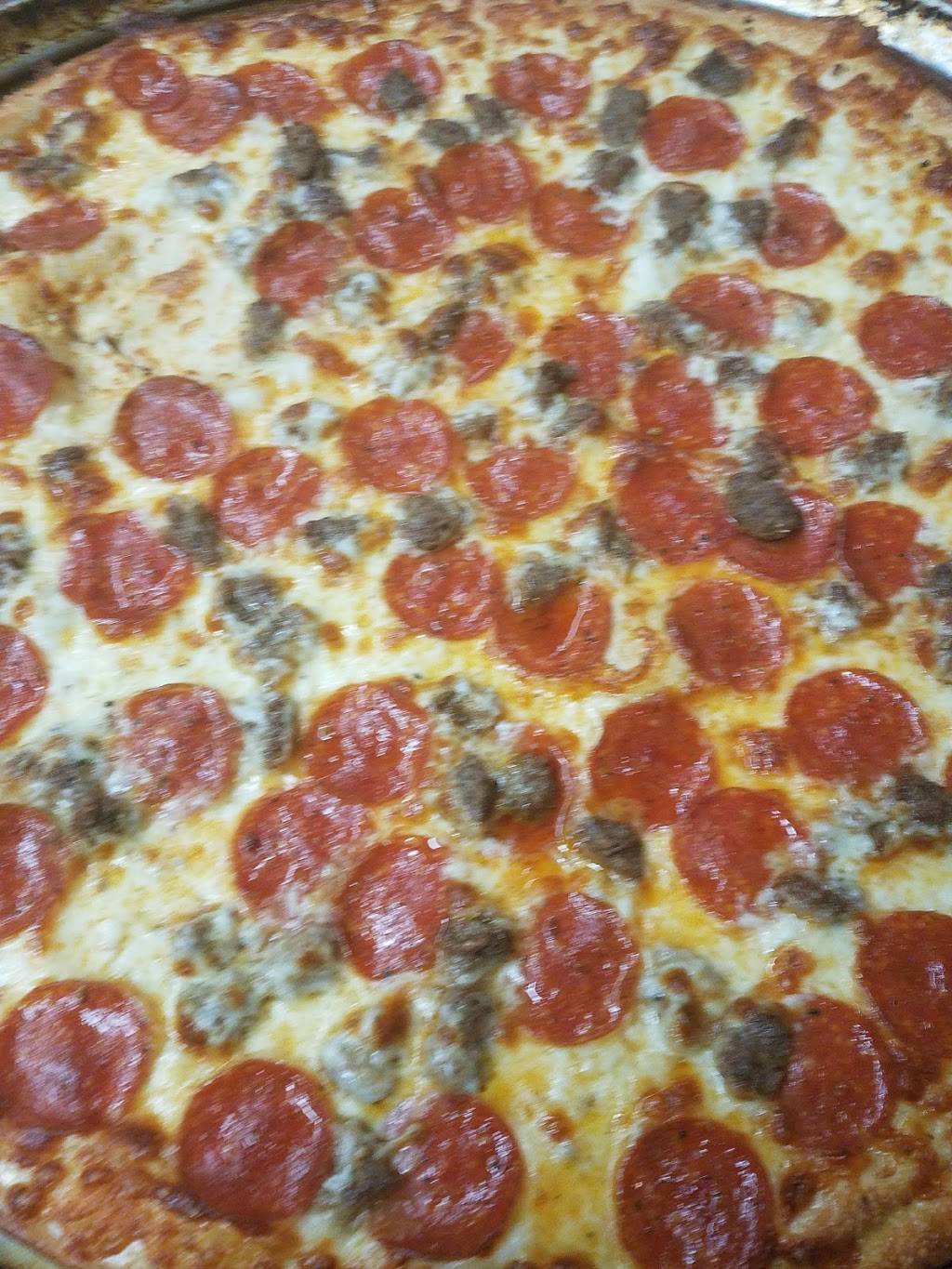 Pizza Plus | restaurant | 16043 NY-22, Stephentown, NY 12168, USA | 5187335555 OR +1 518-733-5555