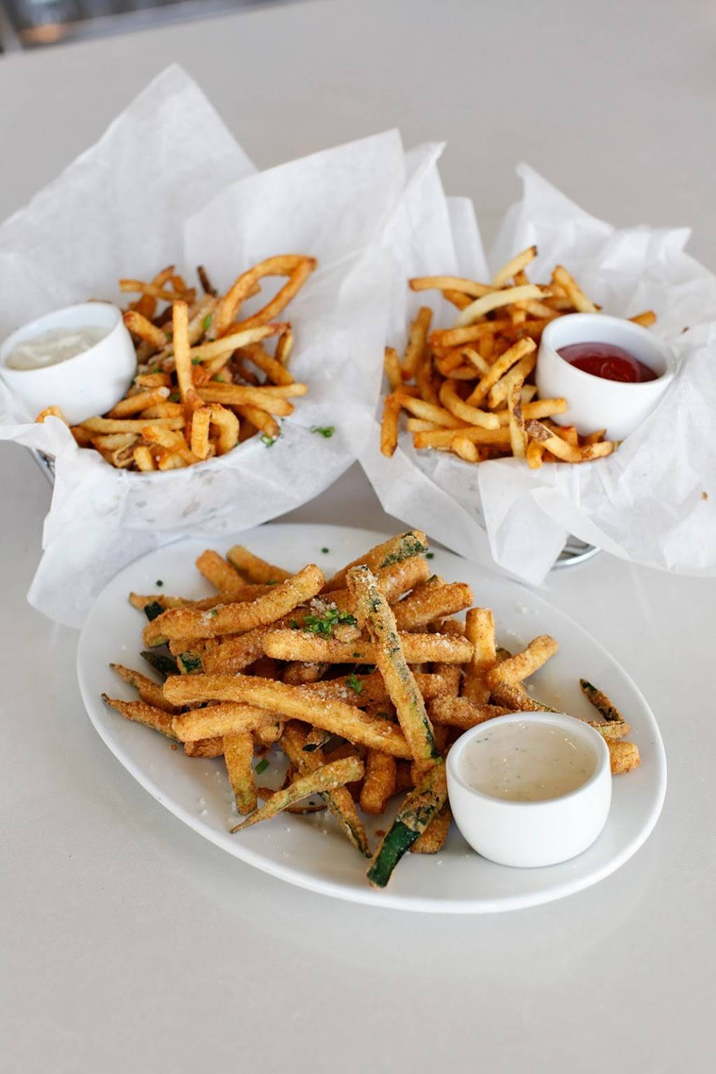 Zinburger Wine & Burger Bar | restaurant | 3393 Peachtree Rd NE #3065A, Atlanta, GA 30326, USA | 4049639611 OR +1 404-963-9611