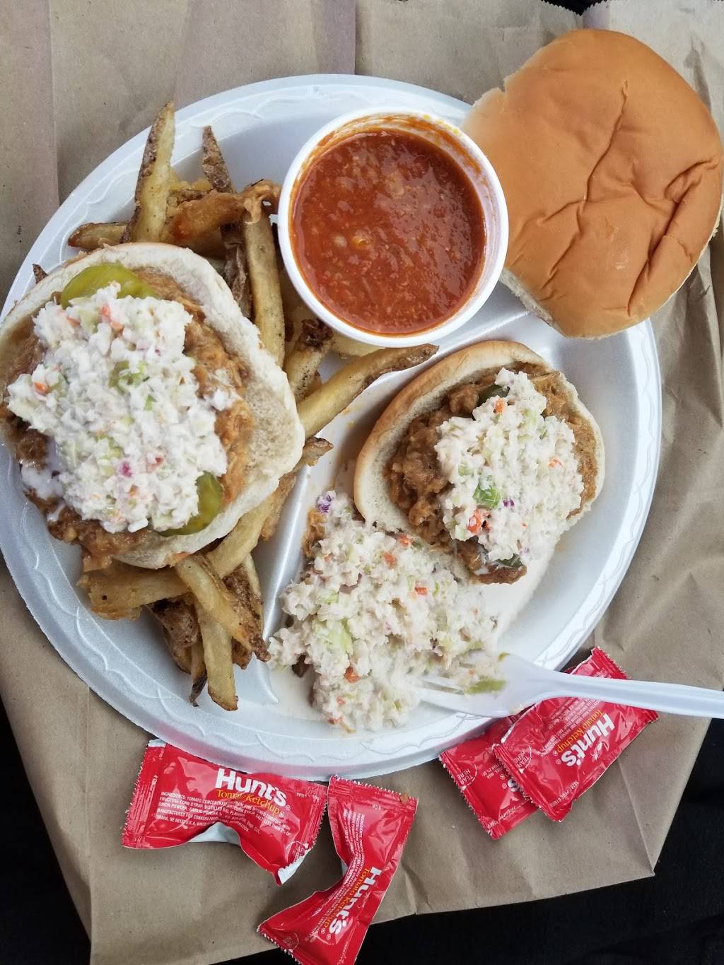 Tuckers Barbecue | restaurant | 4591 Broadway, Macon, GA 31206, USA | 4787889940 OR +1 478-788-9940