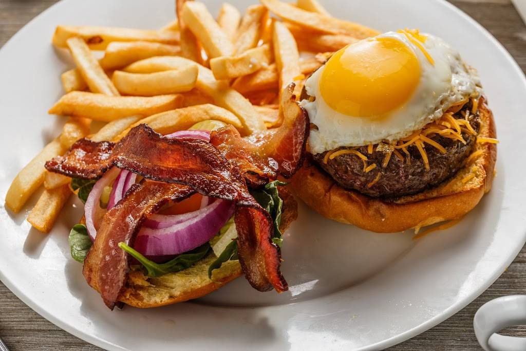 Russells Marina Grill | restaurant | 8555 Pontchartrain Blvd, New Orleans, LA 70124, United States | 5042829980 OR +1 504-282-9980