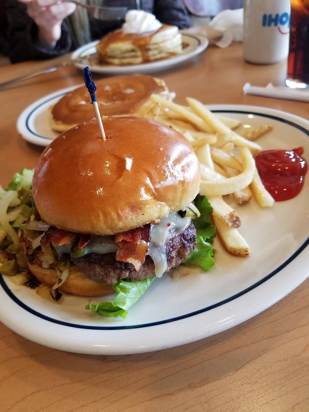 IHOP | restaurant | 1671 N Industrial Park Dr, Nogales, AZ 85621, USA | 5203770500 OR +1 520-377-0500