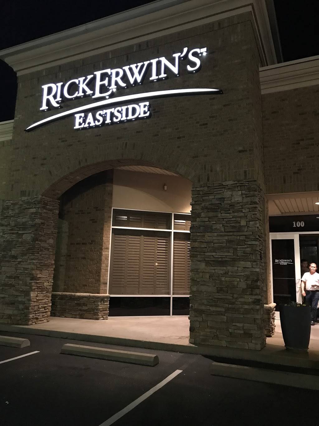 Rick Erwins Eastside | restaurant | 8595 Pelham Rd, Greenville, SC 29615, USA | 8646729040 OR +1 864-672-9040