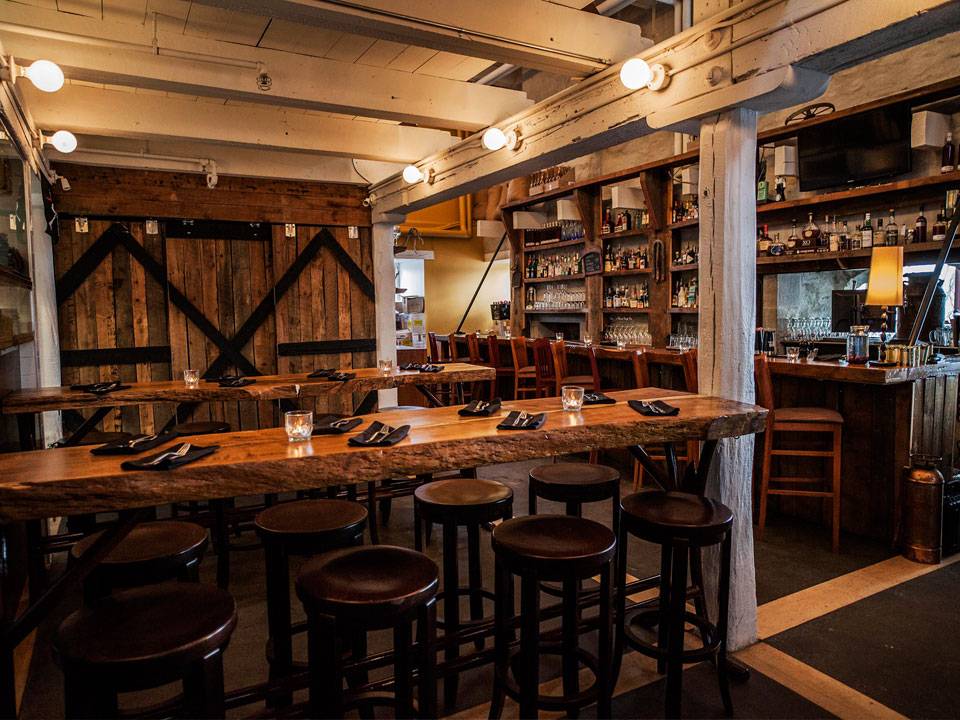 Restaurant Bâtiment B | restaurant | 940 Place Ile des Moulins, Terrebonne, QC J6W 4N7, Canada | 4509643939 OR +1 450-964-3939