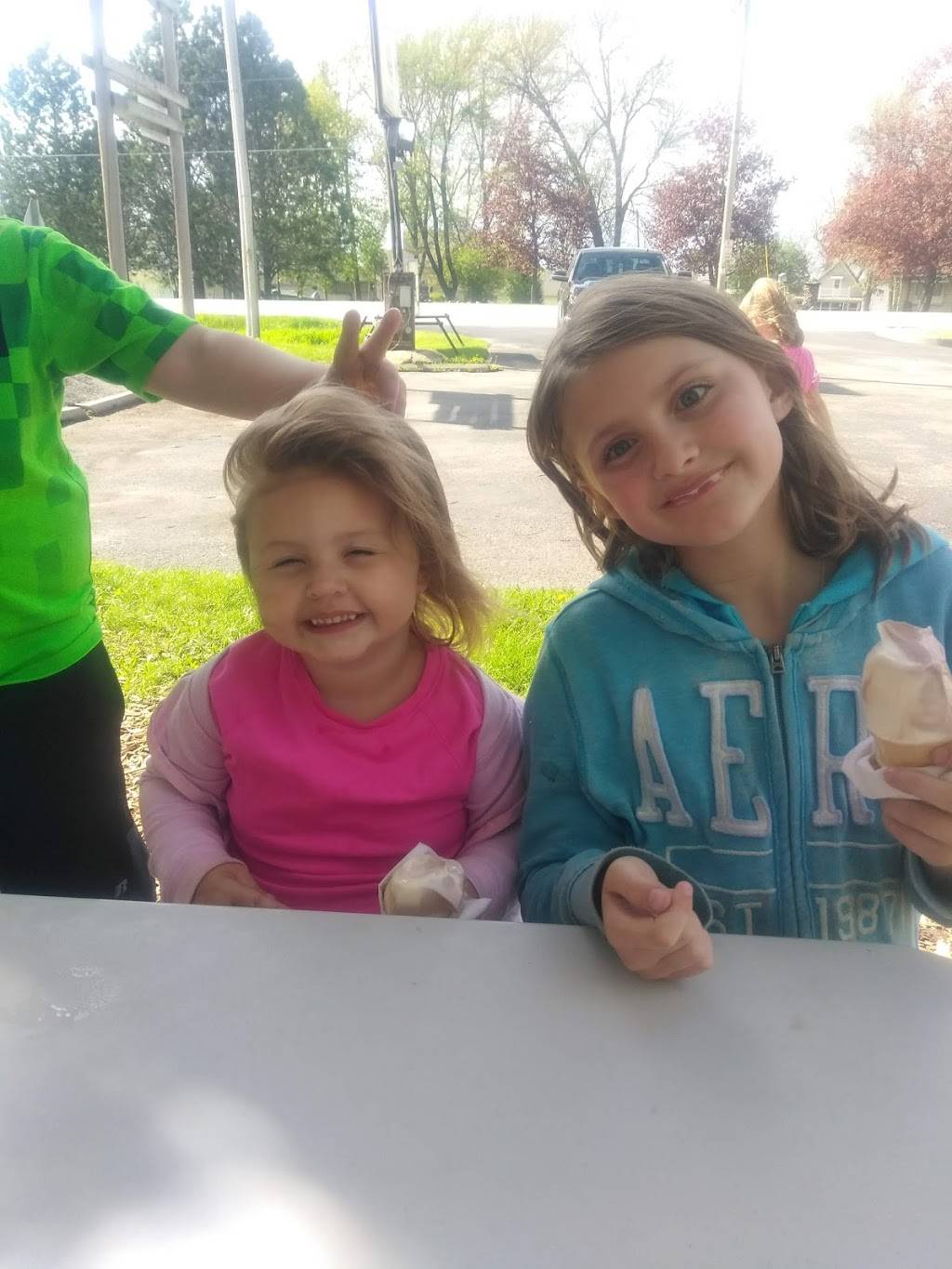 Depreys Frosty Tip | meal takeaway | 6390 Sturgeon Bay Rd, Luxemburg, WI 54217, USA | 9208669642 OR +1 920-866-9642