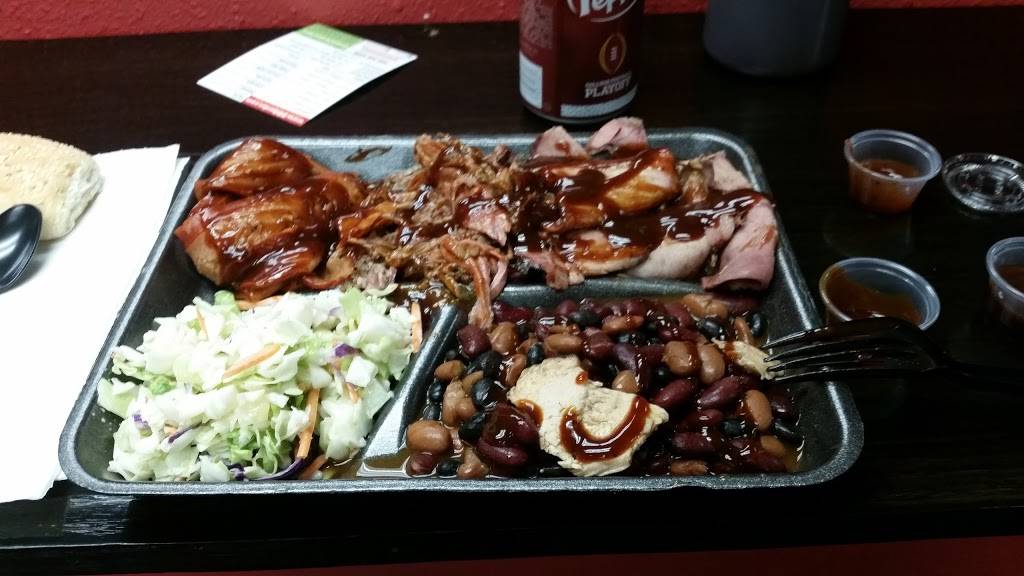 Maw n Paw BBQ | restaurant | 2686 N Clovis Ave, Fresno, CA 93727, USA | 5593489559 OR +1 559-348-9559