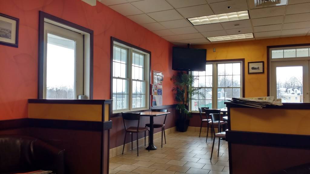 Dunkin | cafe | 7 Village Green Dr A-5 and A, 6, Litchfield, CT 06759, USA | 8605677714 OR +1 860-567-7714