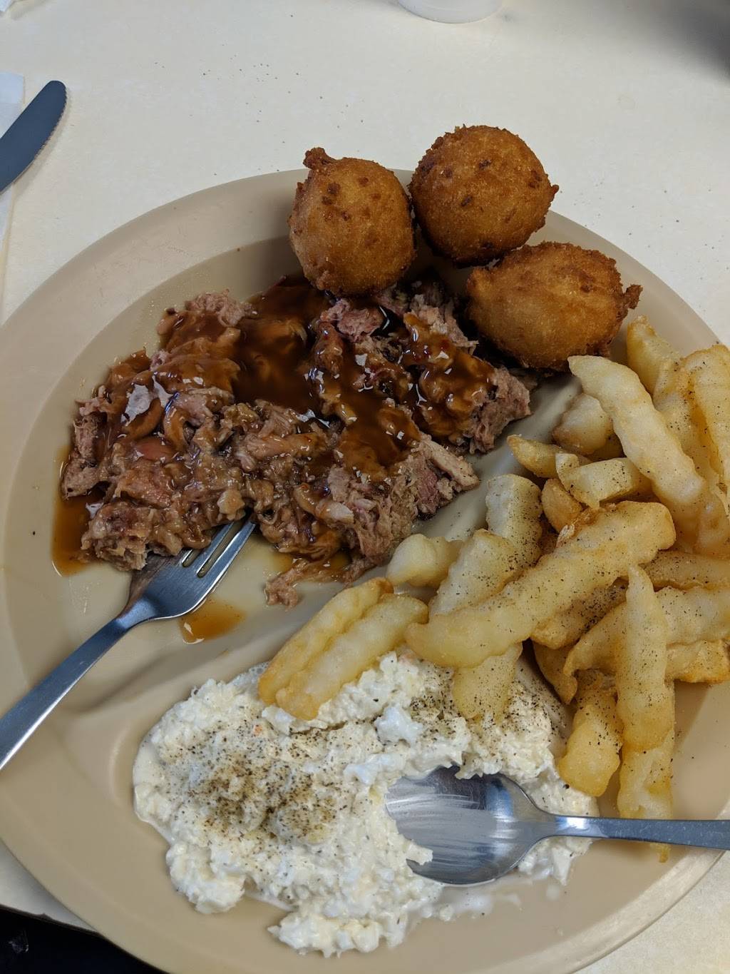 Bernies Bar-B-Que | restaurant | 2602 E Bessemer Ave, Greensboro, NC 27405, USA | 3362741256 OR +1 336-274-1256