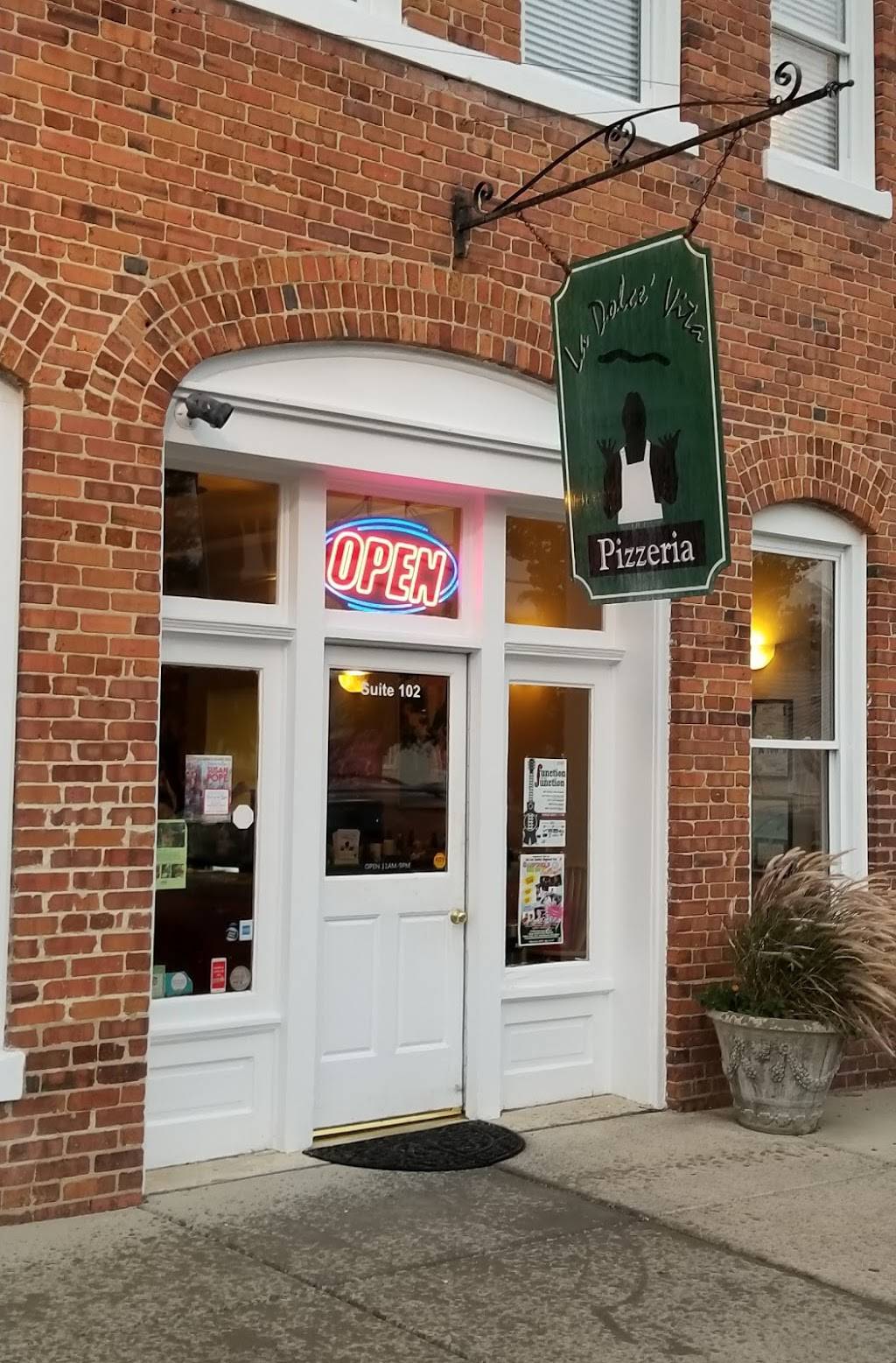 La Dolce Vita Pizzeria | restaurant | 226 Carthage St, Sanford, NC 27330, USA | 9197775277 OR +1 919-777-5277