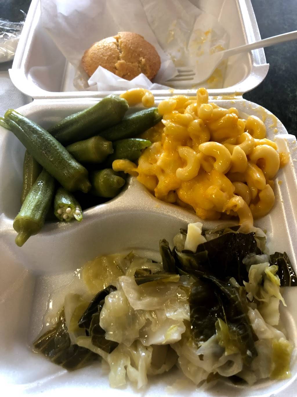 Qs Restaurant | restaurant | 1599 White Way, Atlanta, GA 30344, USA | 4047679894 OR +1 404-767-9894