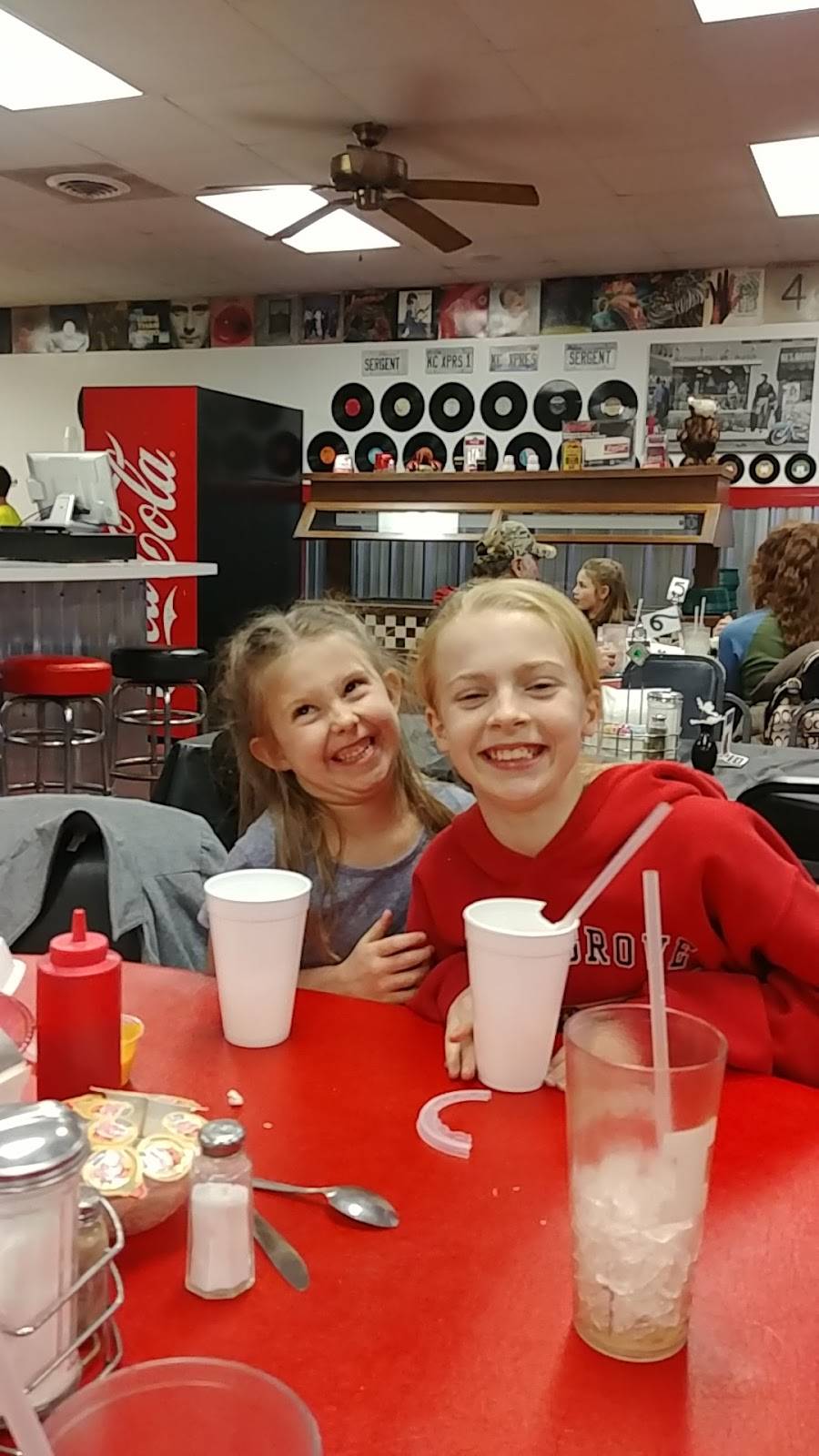 Sonnys Corner Cafe and Pizzeria | restaurant | 302 N Gray St, Sidell, IL 61876, USA | 2172889351 OR +1 217-288-9351