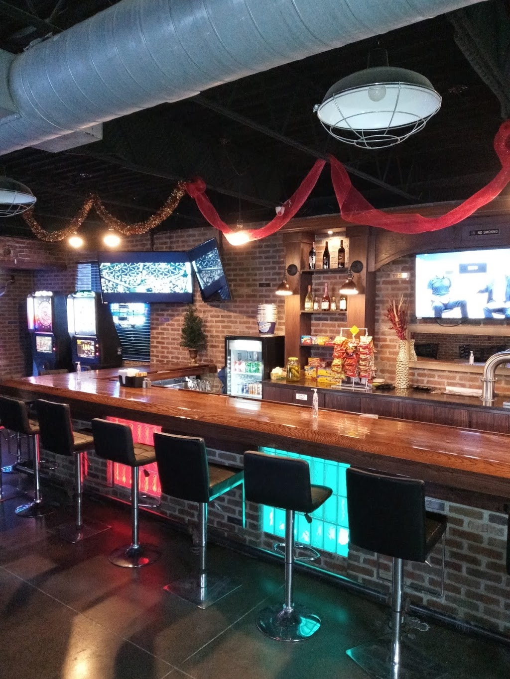 DA CLIQUE SPORTS BAR & GRILL | restaurant | 114 N Indiana Ave, Sioux Falls, SD 57103, USA | 6052712631 OR +1 605-271-2631