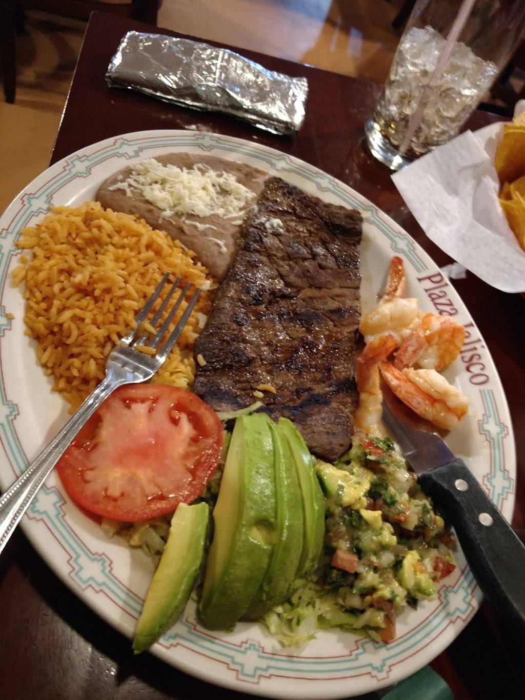 Hacienda Jalisco Mexican Restaurant | restaurant | 2105 E Main St, Galesburg, IL 61401, USA | 3093442957 OR +1 309-344-2957