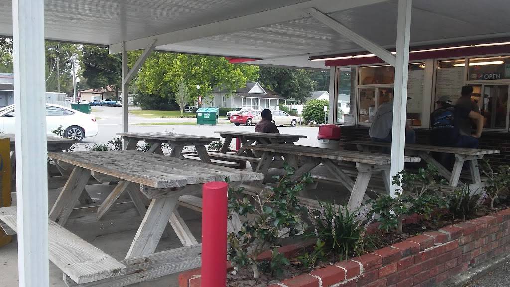 Bevs Better Burgers | restaurant | 15010 N Main St, Alachua, FL 32615, USA | 3864622670 OR +1 386-462-2670