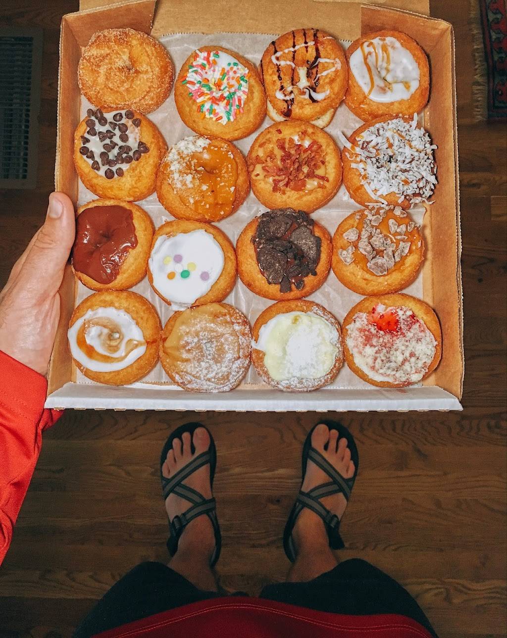 DaVincis Donuts | cafe | 3393 Peachtree Rd, Atlanta, GA 30326, USA | 6788971865 OR +1 678-897-1865