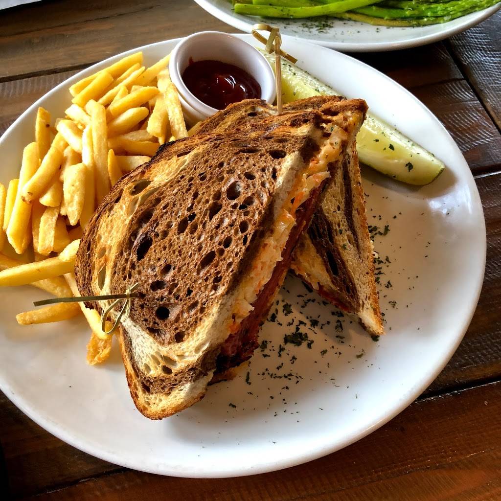 Port Bistro and Pub | restaurant | 201 Main St, Port Jefferson, NY 11777, USA | 6318282550 OR +1 631-828-2550