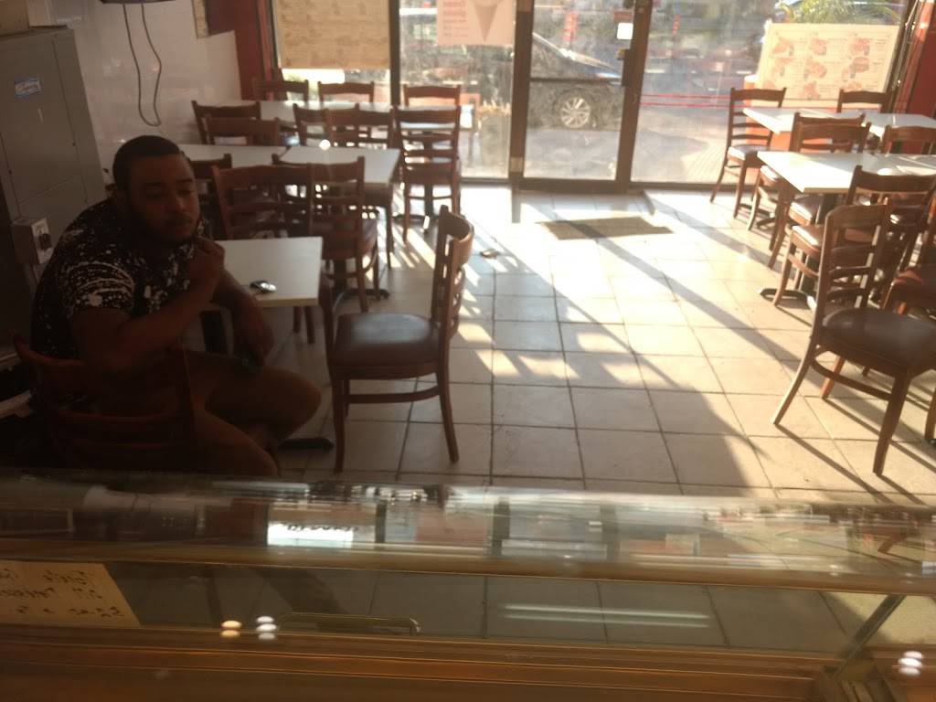 Kennedy fried chicken and pizza | restaurant | 5904 Boul Gouin O, Montréal, QC H4J 1E6, Canada | 5149034500 OR +1 514-903-4500