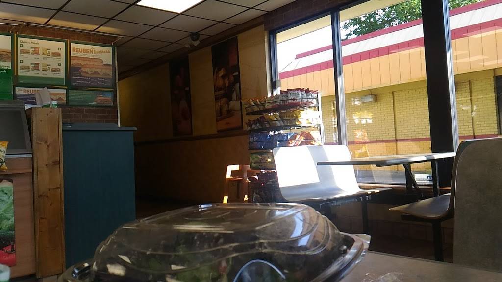 Subway Restaurants | restaurant | 137 S Federal Hwy, Dania Beach, FL 33004, USA | 9549215096 OR +1 954-921-5096