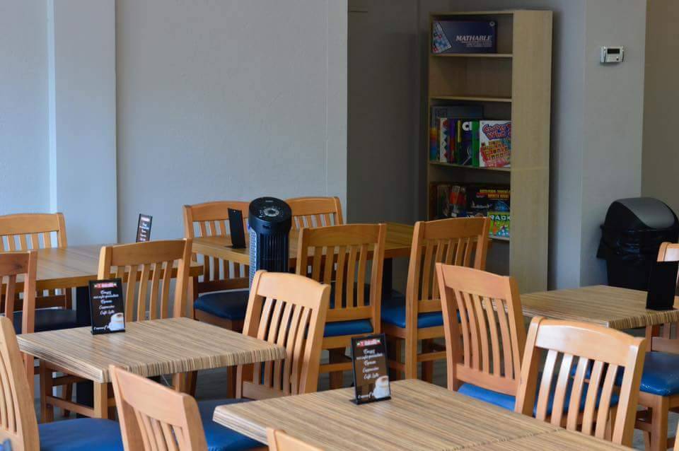 La Pointe Au Café | cafe | 11873 Rue Notre-Dame Est, Pointe-aux-Trembles, QC H1B 2Y2, Canada | 5146456100 OR +1 514-645-6100