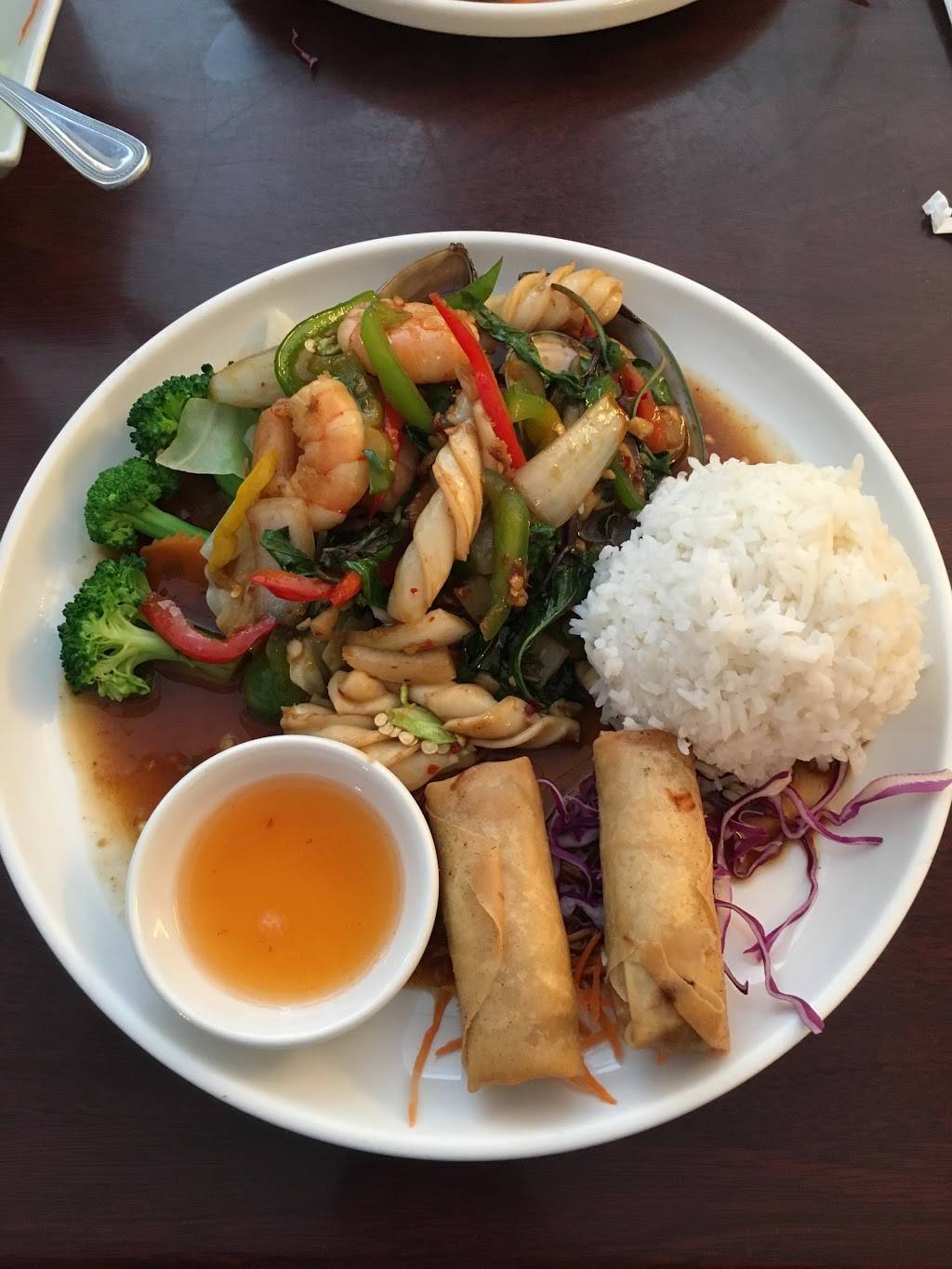 Suvarnaphumi Thai Cuisine. | restaurant | 2148 Saviers Rd, Oxnard, CA 93033, USA | 8054861300 OR +1 805-486-1300