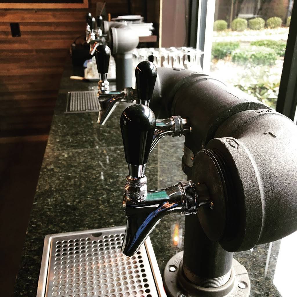 smōk-hau̇s | restaurant | 7 12th St, Garden City, NY 11530, USA | 5168336633 OR +1 516-833-6633