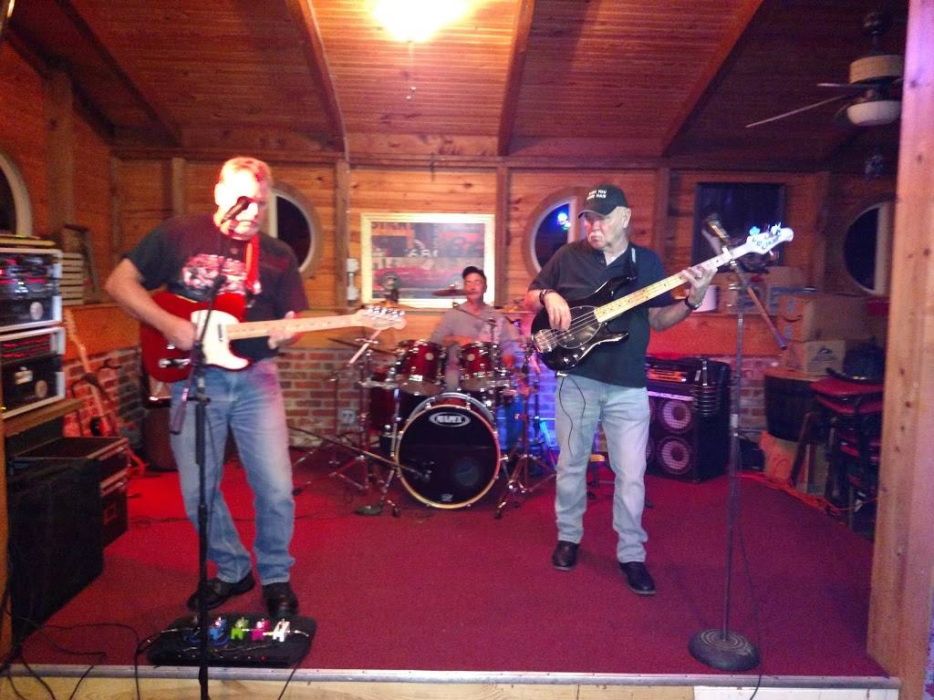 Mack Daddys | restaurant | 1031 IN-62, Charlestown, IN 47111, USA | 8122561092 OR +1 812-256-1092