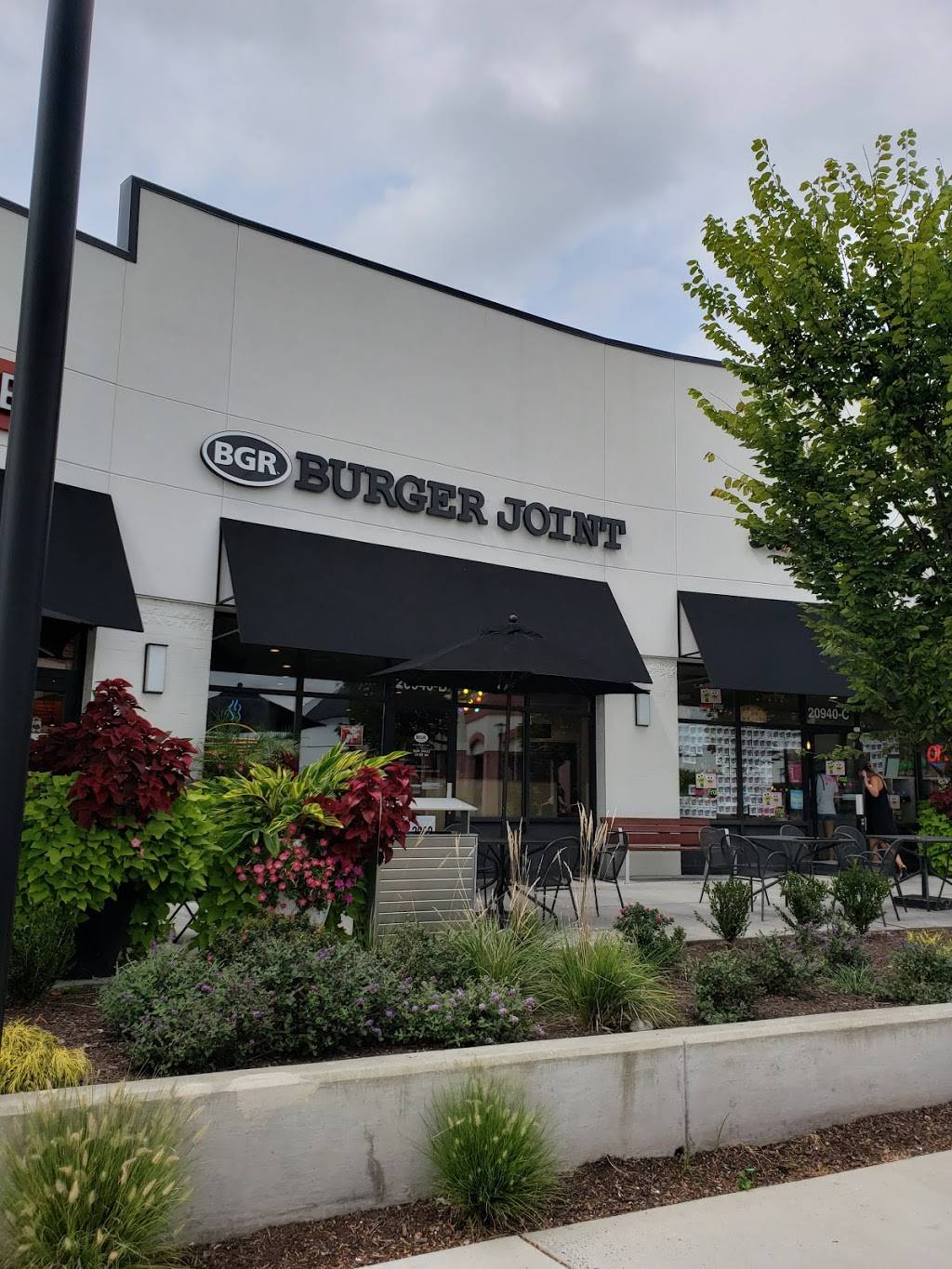 BGR The Burger Joint | restaurant | Neelsville Village Center, 20940 Frederick Rd, Germantown, MD 20876, USA | 3015400181 OR +1 301-540-0181