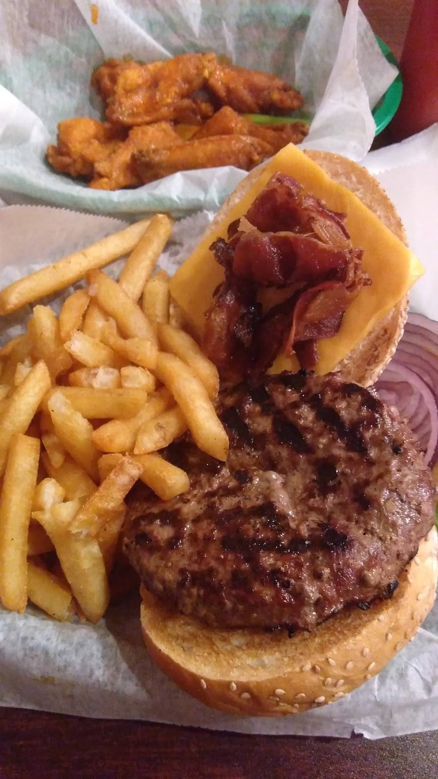 Lisas Buffalo Grill | restaurant | 65 Broadway Greenlawn, Greenlawn, NY 11740, USA | 6312613200 OR +1 631-261-3200