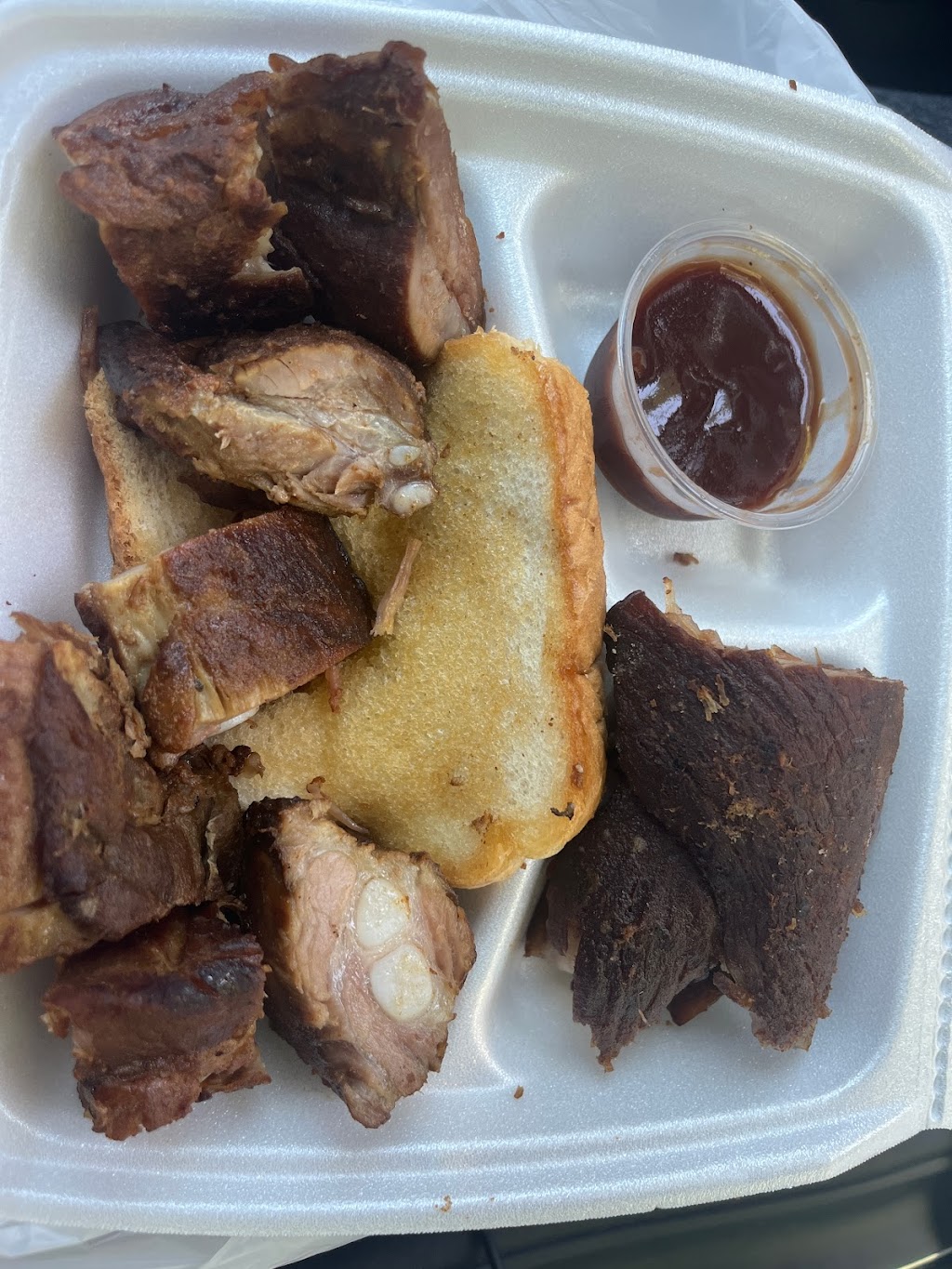 Lotsa BBQ N Bakery LLC | restaurant | 921 W Commerce St, Dallas, TX 75208, USA | 2144304622 OR +1 214-430-4622