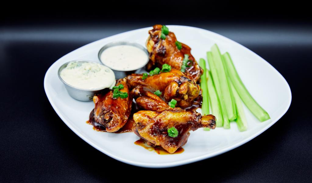 Wings 340 | restaurant | 216A Broadway Mall, Hicksville, NY 11801, USA | 5162524978 OR +1 516-252-4978