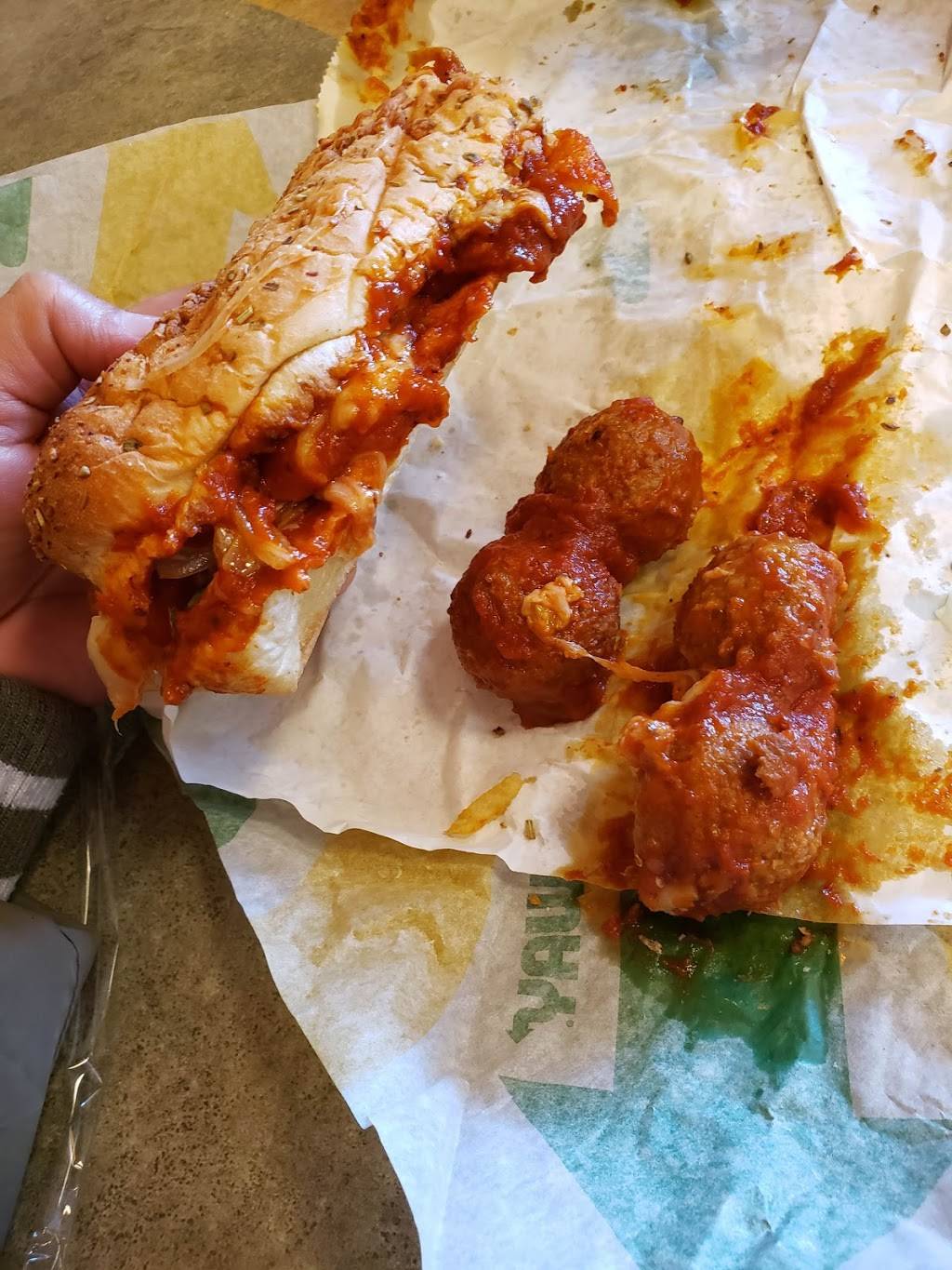 Subway | restaurant | 5135 Quince Rd, Memphis, TN 38117, USA | 9017613808 OR +1 901-761-3808