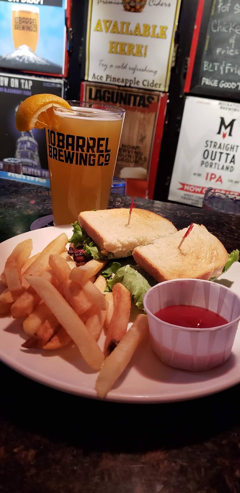 108 Bar N Grill | restaurant | 10845 NE Halsey St, Portland, OR 97220, USA | 5032558833 OR +1 503-255-8833