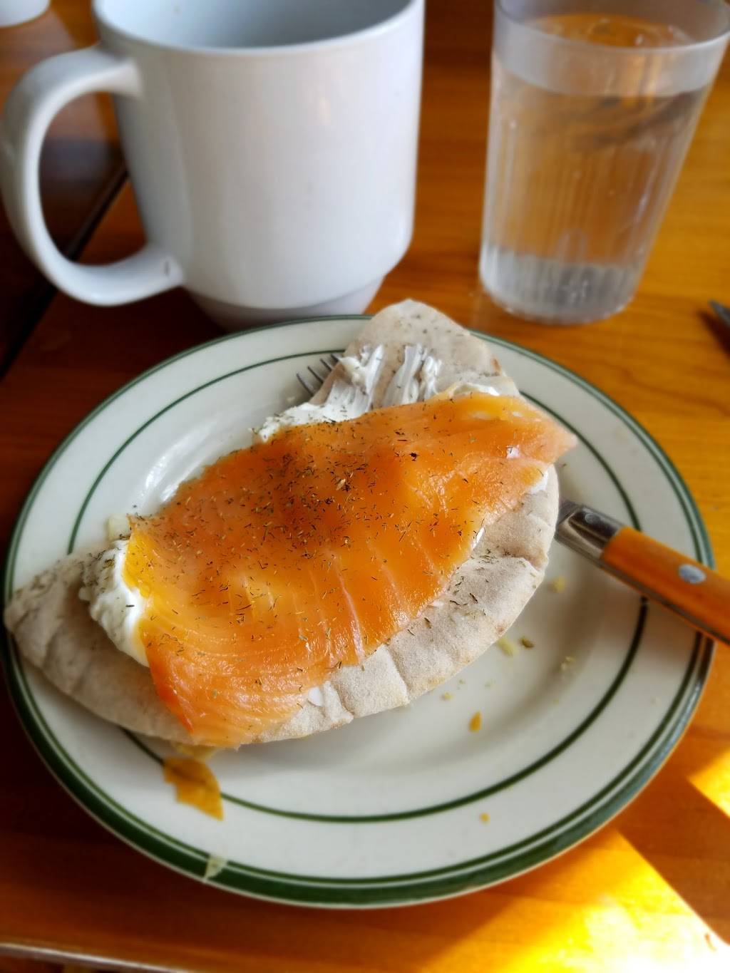 Le Petit Cafe | restaurant | 308 W 6th St, Bloomington, IN 47404, USA | 8123349747 OR +1 812-334-9747