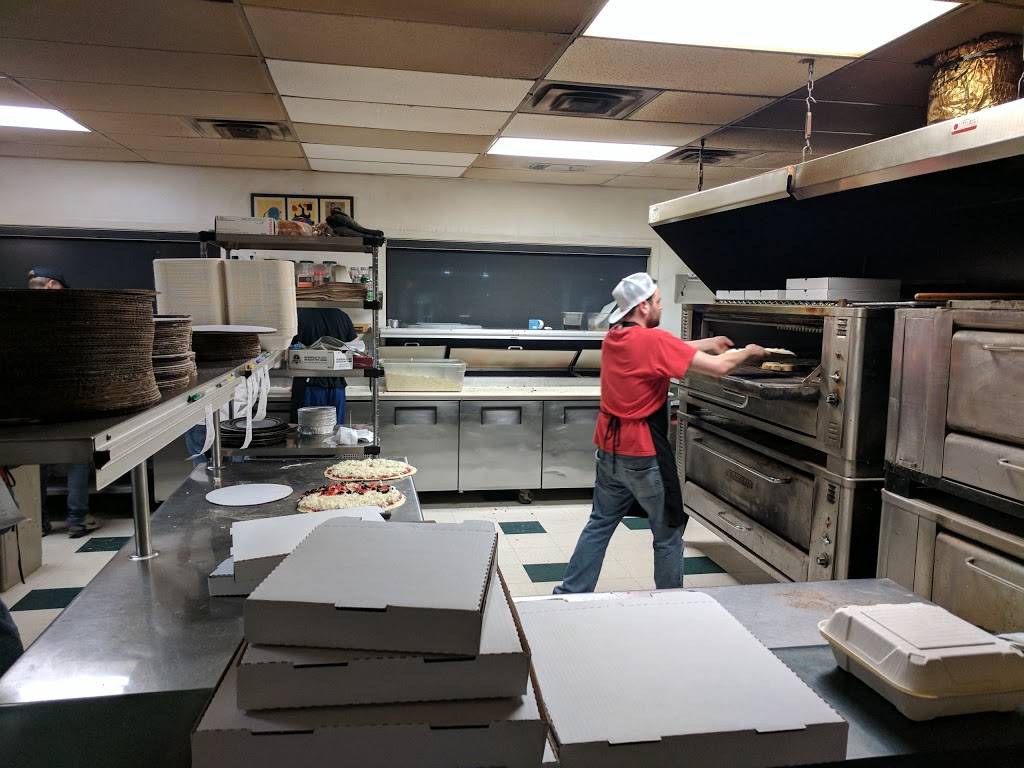 Wig & Pen East | restaurant | 363 N 1st Ave, Iowa City, IA 52245, USA | 3193512327 OR +1 319-351-2327