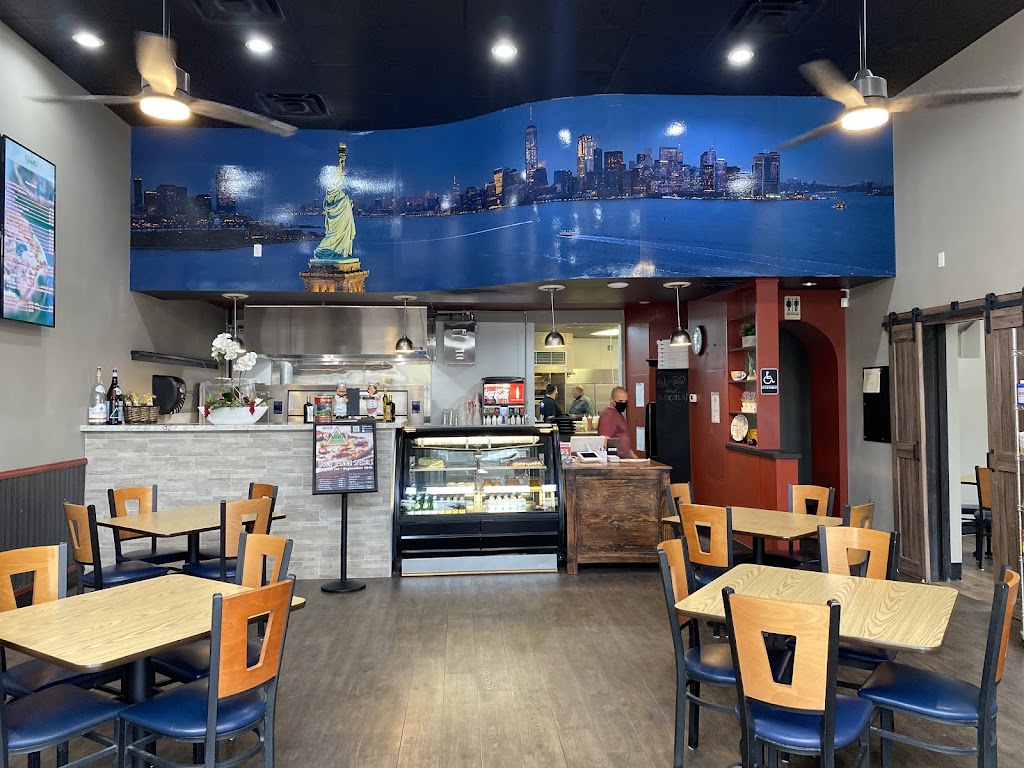 Fratellis Pizza Kitchen | restaurant | 306 S Water St, Henderson, NV 89015, USA | 7022687470 OR +1 702-268-7470