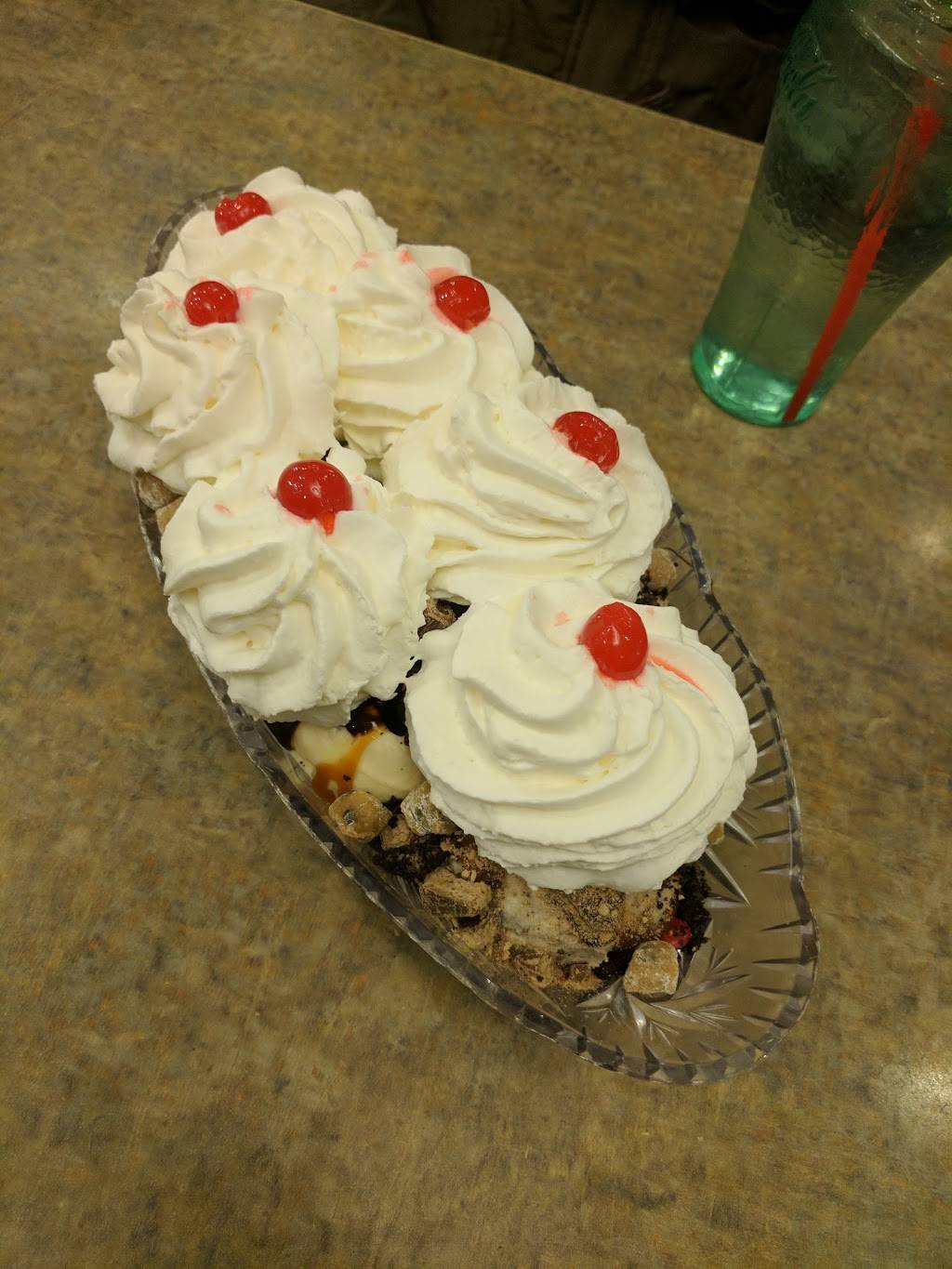 Friendlys | restaurant | 201 Hallock Rd, Stony Brook, NY 11790, USA | 6317513150 OR +1 631-751-3150