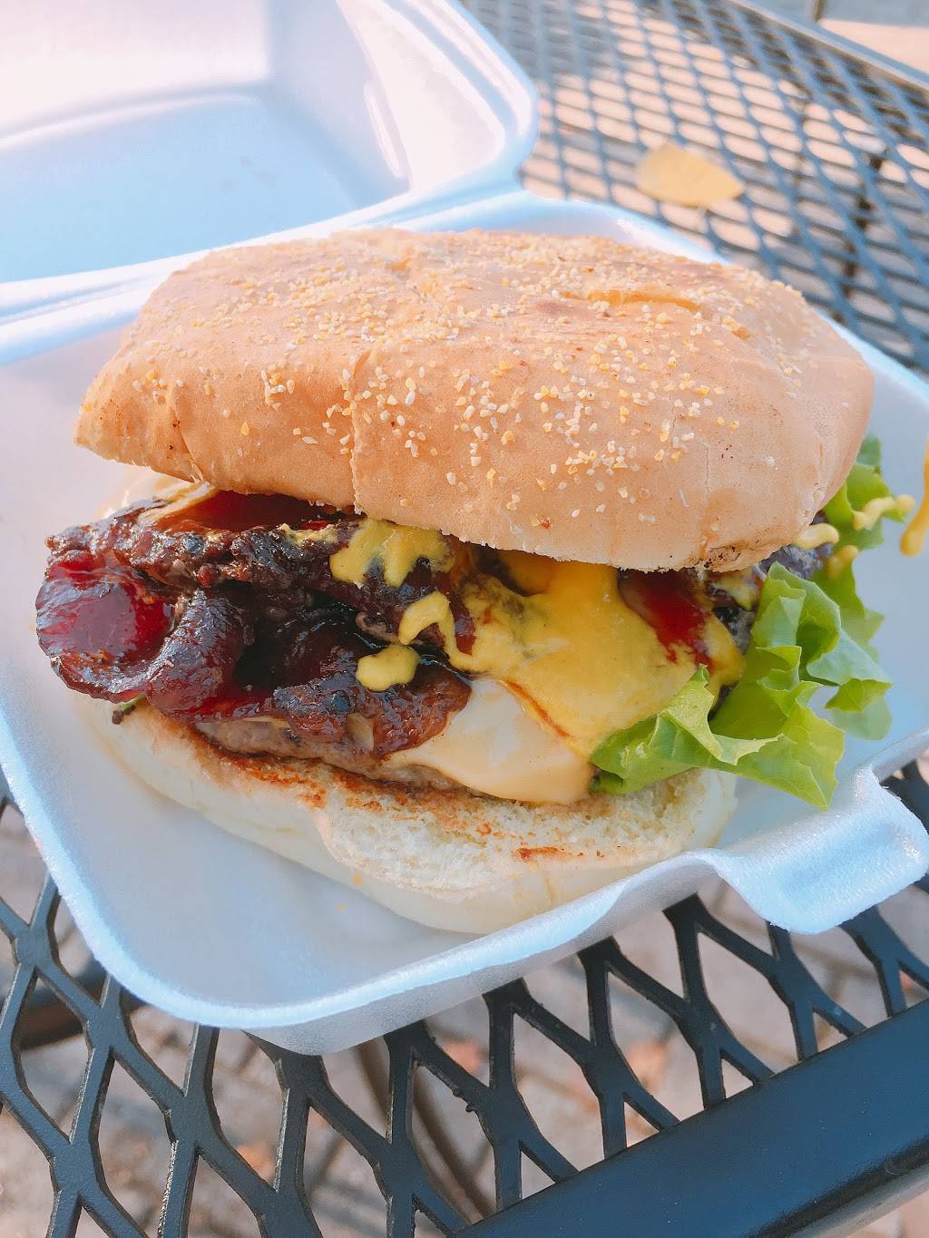 Parkside Grille | restaurant | 8 Plaza Dr, Chagrin Falls, OH 44022, USA | 4402473401 OR +1 440-247-3401