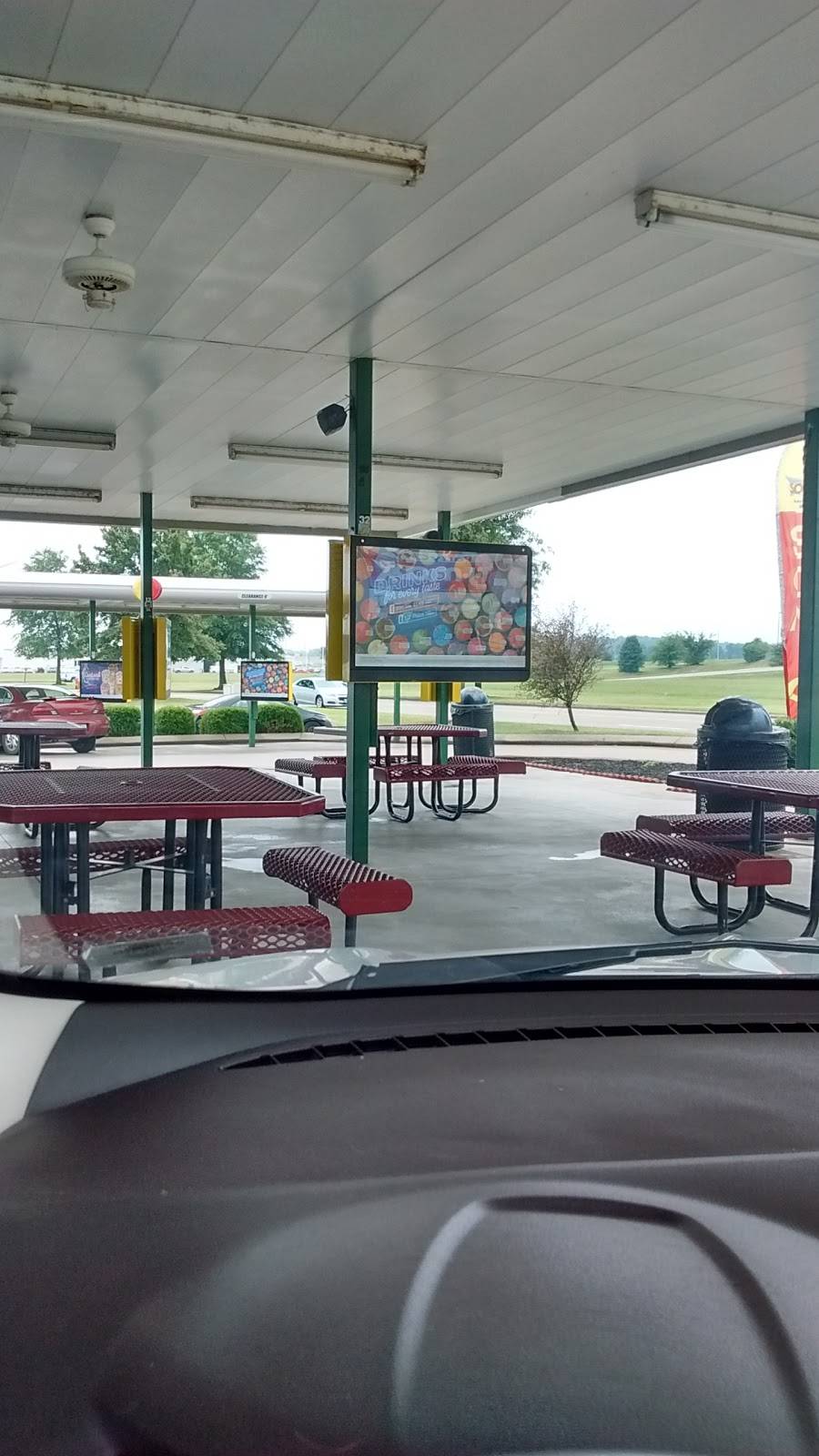Sonic Drive-In | restaurant | 262 Siemers Dr, Cape Girardeau, MO 63701, USA | 5733358102 OR +1 573-335-8102