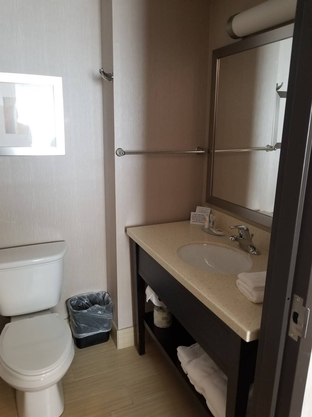 Comfort Inn | restaurant | 4607 McKnight Rd, Pittsburgh, PA 15237, USA | 4124993322 OR +1 412-499-3322