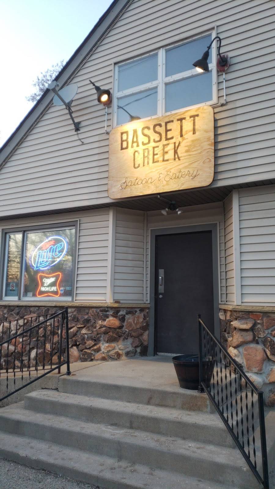 Bassett Creek Saloon and Eatery | restaurant | 34410 Bassett Rd, Bassett, WI 53101, USA | 2628779088 OR +1 262-877-9088