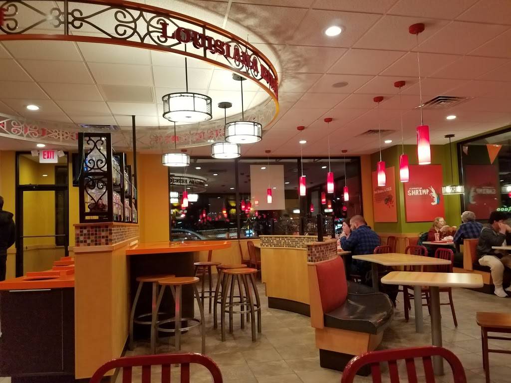 Popeyes Louisiana Kitchen | restaurant | 74 Newton Rd, Danbury, CT 06810, USA | 2036287559 OR +1 203-628-7559